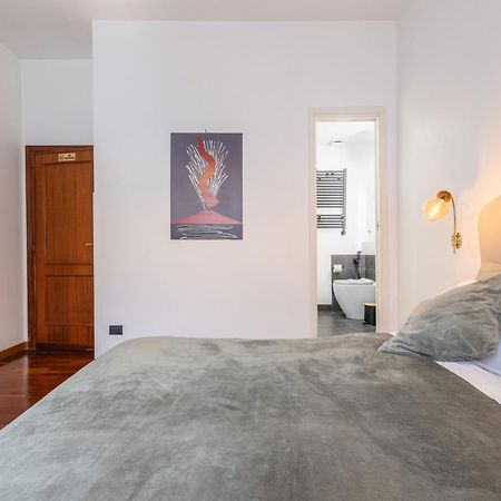 Napolicentro Mare - Sea View Rooms & Suites Екстер'єр фото