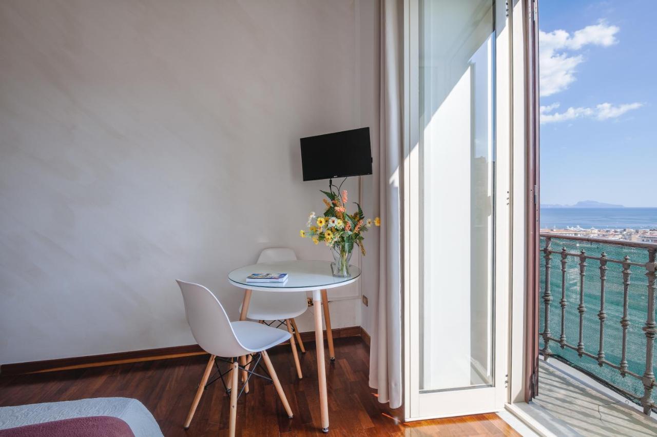 Napolicentro Mare - Sea View Rooms & Suites Екстер'єр фото