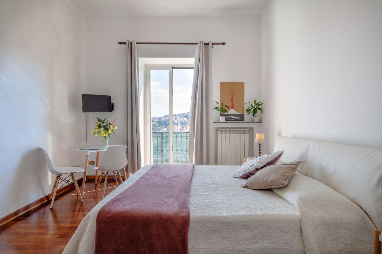 Napolicentro Mare - Sea View Rooms & Suites Екстер'єр фото