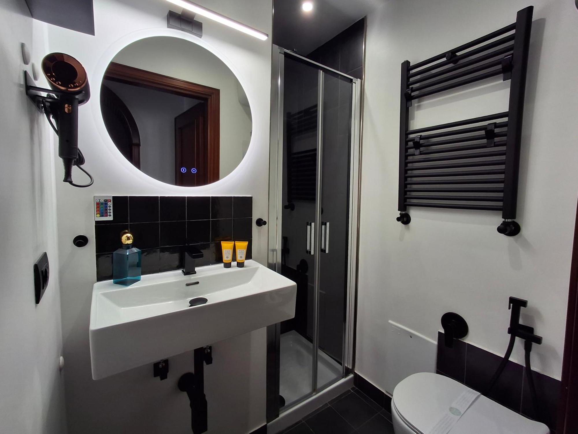 Napolicentro Mare - Sea View Rooms & Suites Екстер'єр фото