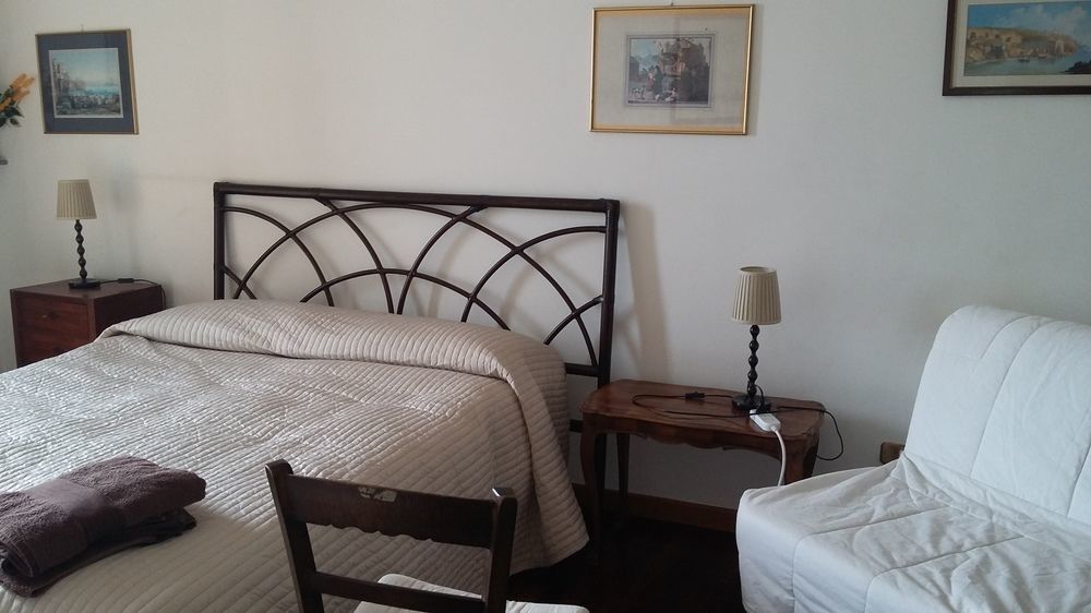 Napolicentro Mare - Sea View Rooms & Suites Екстер'єр фото
