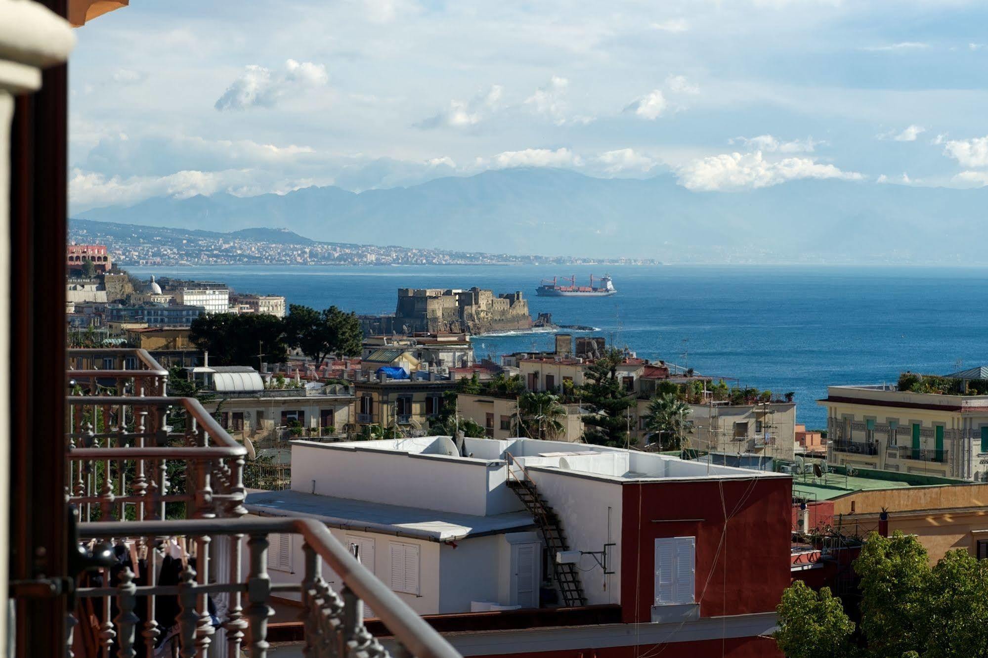 Napolicentro Mare - Sea View Rooms & Suites Екстер'єр фото