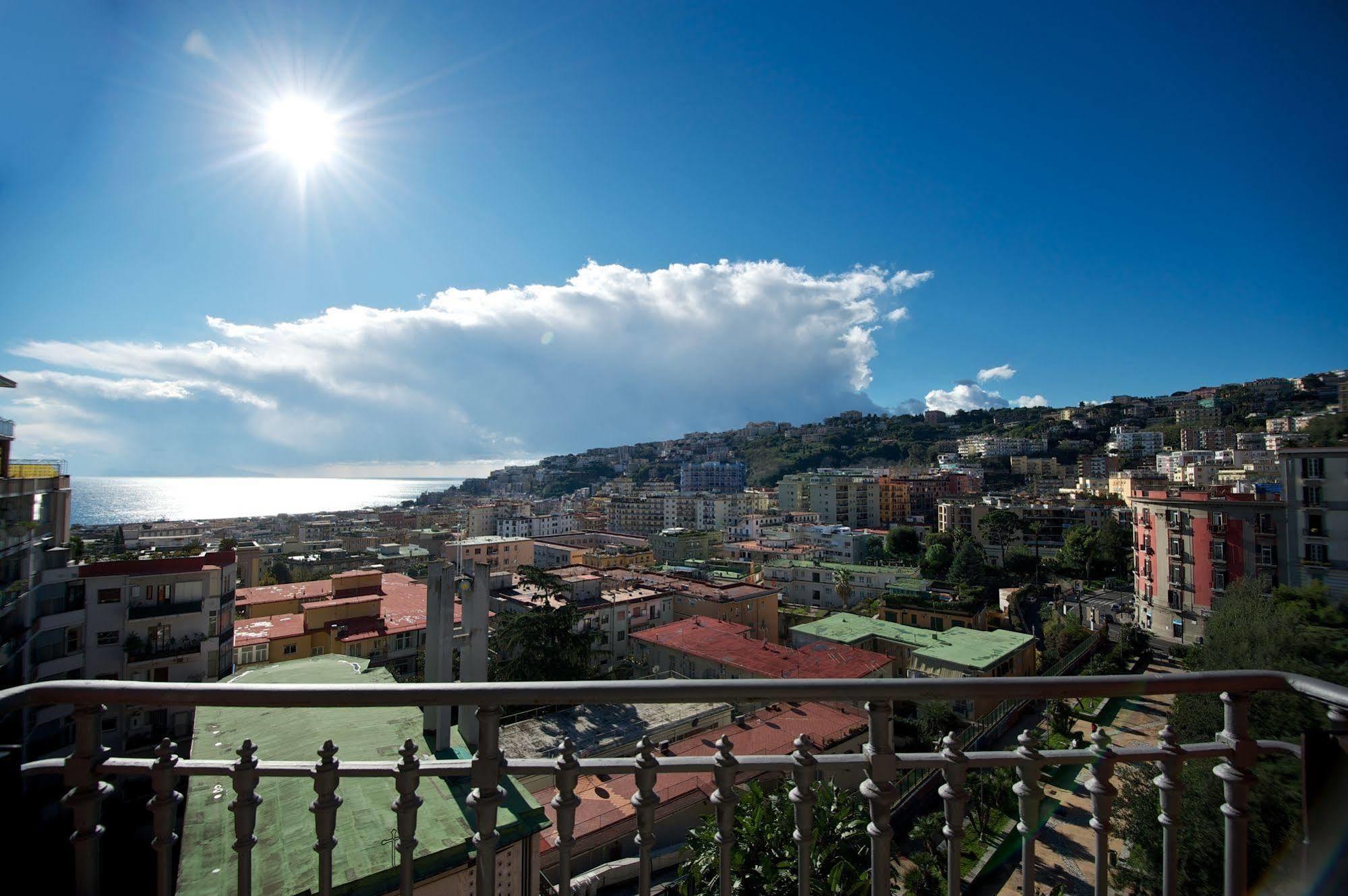 Napolicentro Mare - Sea View Rooms & Suites Екстер'єр фото