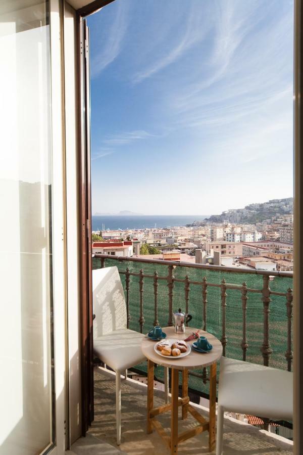 Napolicentro Mare - Sea View Rooms & Suites Екстер'єр фото