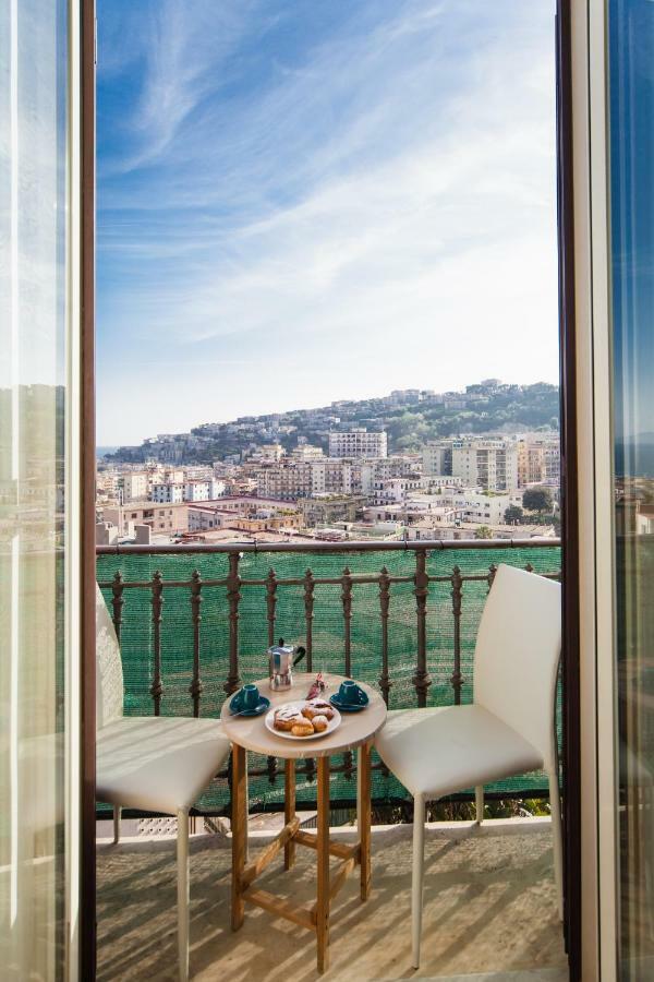 Napolicentro Mare - Sea View Rooms & Suites Екстер'єр фото