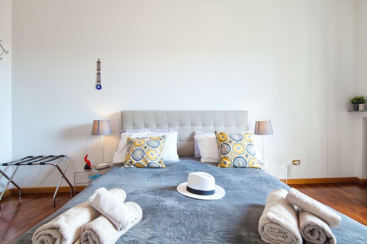 Napolicentro Mare - Sea View Rooms & Suites Екстер'єр фото