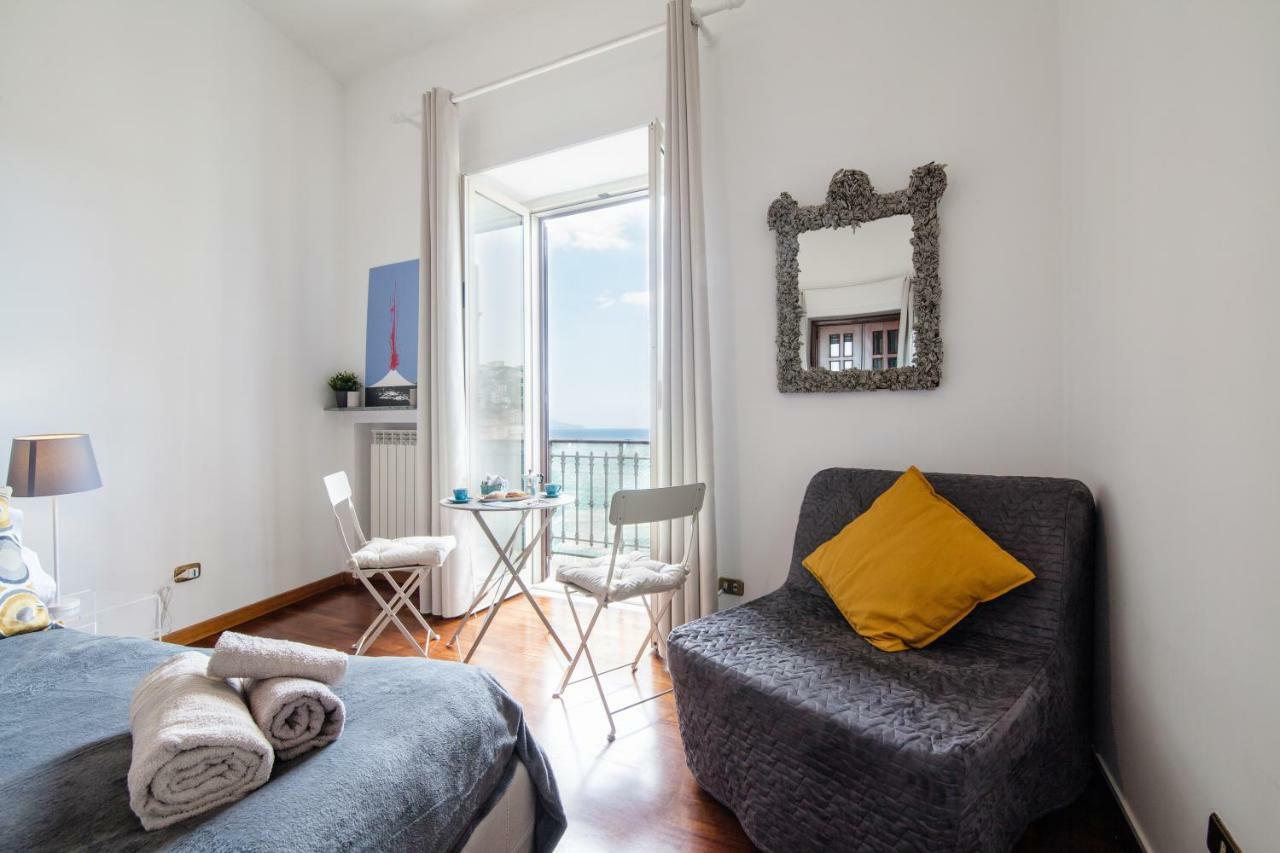 Napolicentro Mare - Sea View Rooms & Suites Екстер'єр фото