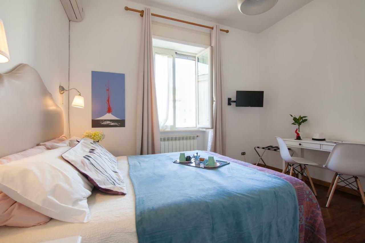 Napolicentro Mare - Sea View Rooms & Suites Екстер'єр фото