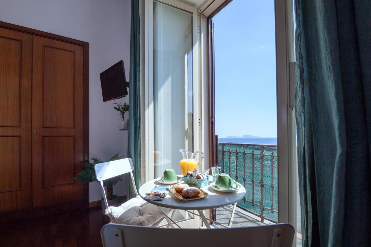Napolicentro Mare - Sea View Rooms & Suites Екстер'єр фото