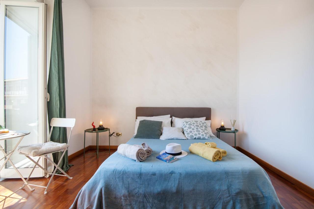 Napolicentro Mare - Sea View Rooms & Suites Екстер'єр фото